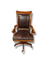 Lade das Bild in den Galerie-Viewer, Leather/Wood Desk Chair - DeFrenS
