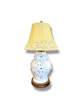 Lade das Bild in den Galerie-Viewer, Porcelain Base Lamp
