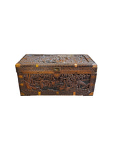 Lade das Bild in den Galerie-Viewer, Chinese Wood Trunk
