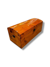 Lade das Bild in den Galerie-Viewer, Light Wood Trunk Circa 1870's - DeFrenS
