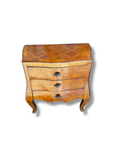 Charger l'image dans la galerie, Small Italian Commode
