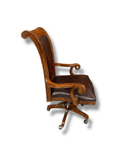 Lade das Bild in den Galerie-Viewer, Leather/Wood Desk Chair - DeFrenS
