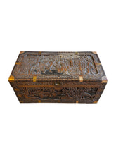 Lade das Bild in den Galerie-Viewer, Chinese Wood Trunk
