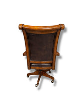Lade das Bild in den Galerie-Viewer, Leather/Wood Desk Chair - DeFrenS
