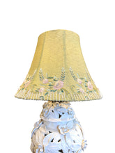 Lade das Bild in den Galerie-Viewer, Porcelain Base Lamp
