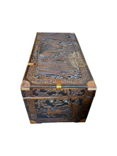 Lade das Bild in den Galerie-Viewer, Chinese Wood Trunk
