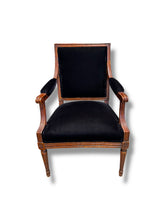 Lade das Bild in den Galerie-Viewer, Set of 2 Black Chairs
