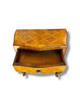 Charger l'image dans la galerie, Small Italian Commode
