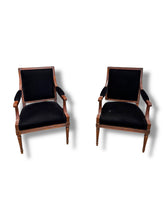Lade das Bild in den Galerie-Viewer, Set of 2 Black Chairs
