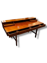 Lade das Bild in den Galerie-Viewer, Danish Flip Top Desk - DeFrenS
