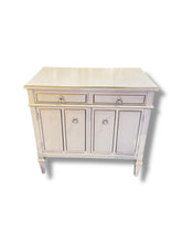Cargar imagen en el visor de la galería, Small White Dresser
