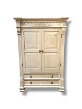 Lade das Bild in den Galerie-Viewer, White Armoire - DeFrenS
