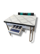 Cargar imagen en el visor de la galería, Retro Table &amp; 4 Chairs - DeFrenS
