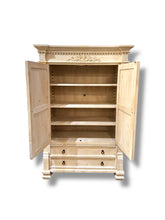 Lade das Bild in den Galerie-Viewer, White Armoire - DeFrenS
