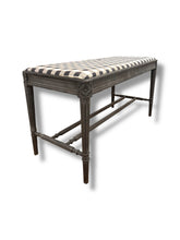 Charger l'image dans la galerie, B&amp;W Gingham Bench - DeFrenS
