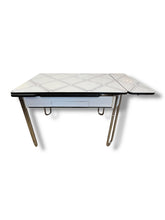 Cargar imagen en el visor de la galería, Retro Table &amp; 4 Chairs - DeFrenS
