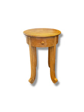 Carica l'immagine nel visualizzatore di Gallery, Pine Round Side Table
