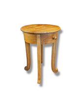Carica l'immagine nel visualizzatore di Gallery, Pine Round Side Table
