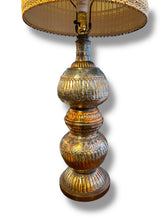 Cargar imagen en el visor de la galería, MCM Lamp w/ Woven Shade
