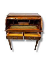 Cargar imagen en el visor de la galería, Hekman Rolltop Desk
