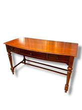 Lade das Bild in den Galerie-Viewer, Thomasville Desk - DeFrenS

