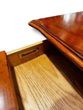 Lade das Bild in den Galerie-Viewer, Thomasville Desk - DeFrenS
