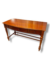 Lade das Bild in den Galerie-Viewer, Thomasville Desk - DeFrenS
