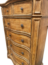 Carica l'immagine nel visualizzatore di Gallery, Hooker Gentleman's Chest - DeFrenS
