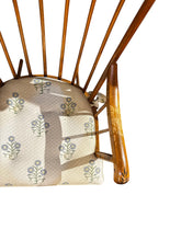 Lade das Bild in den Galerie-Viewer, Nichols &amp; Stone Rocking Chair
