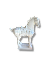 Charger l'image dans la galerie, White Horse Statue - DeFrenS
