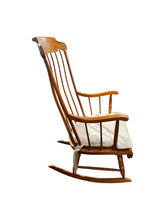 Lade das Bild in den Galerie-Viewer, Nichols &amp; Stone Rocking Chair
