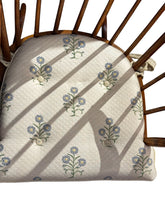 Lade das Bild in den Galerie-Viewer, Nichols &amp; Stone Rocking Chair

