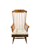 Lade das Bild in den Galerie-Viewer, Nichols &amp; Stone Rocking Chair
