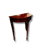 Lade das Bild in den Galerie-Viewer, Bombay Halfway Table - DeFrenS
