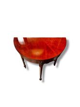 Lade das Bild in den Galerie-Viewer, Bombay Halfway Table - DeFrenS
