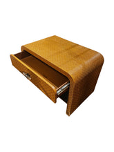 Lade das Bild in den Galerie-Viewer, T. Bahama Style Table
