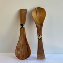 Load image into Gallery viewer, Small Swirl Pattern On Bone &amp; Olive Wood Salad Set - DeFrenS
